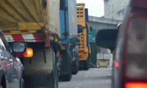 Debu Jalur Pantura Kendal Makin Meresahkan Pengendara Motor, Sebaiknya Sedia Masker kalau Nggak Mau Sesak Napas