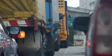 Debu Jalur Pantura Kendal Makin Meresahkan Pengendara Motor, Sebaiknya Sedia Masker kalau Nggak Mau Sesak Napas Terminal