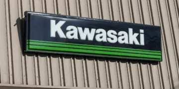 Krisis Identitas Kawasaki Brusky 125: Mencoba Terjun di Pasar Matic, tapi Blunder. Jiplaknya Kebangetan!