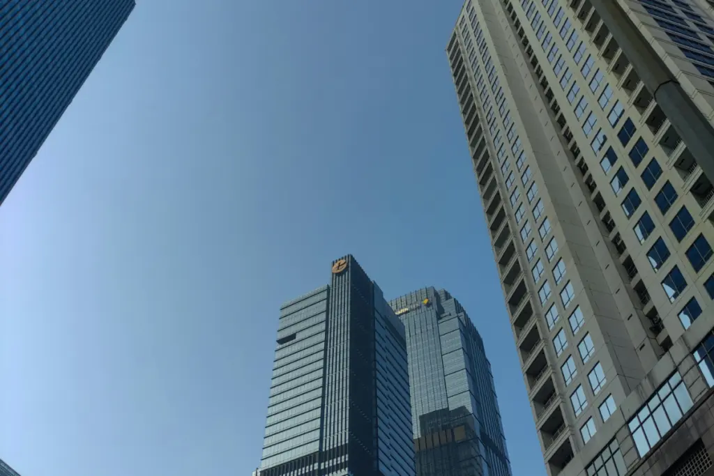 Sisi Gelap Budak Elite di Jalan Jenderal Sudirman Jakarta (Unsplash)