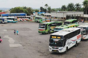 Terminal Cileungsi Bogor Merekam Nasib Angkot Rute Pendek yang Makin Sekarat