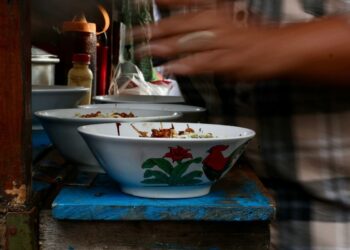 Jangan Samakan Bubur Ayam Jakarta dan Cirebon, Mereka Beda! Mojok.co