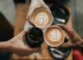 Pengelola Kafe Seharusnya Lebih Tegas pada Pengunjung Nggak Peka, Mereka Tak Hanya Mengganggu Pembeli lain, tapi Juga Mengancam Kelangsungan Bisnis Mojok.co