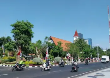 Jalanan Surabaya yang "Liar" Bikin Jiper Pengendara Tertib, Terlalu Banyak Pemotor yang Melanggar Lalu Lintas Mojok