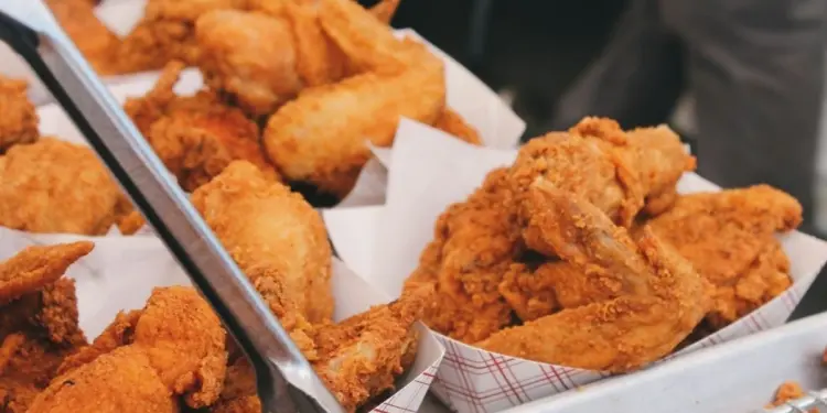 4 Alasan Ayam Goreng Dkriuk Jadi yang Terbaik di Kelasnya, Brand Lain Minggir Dulu! Mojok.co