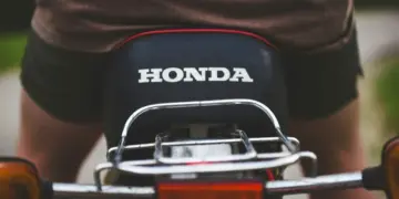 Pengalaman Naik Honda Win 100 di Tanah Rantau Adalah Mimpi Buruk, Hidup Tambah Repot Mojok.co