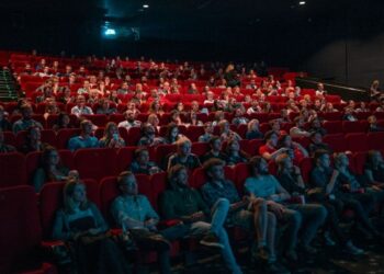Alasan Saya Senang Nonton Film di Bioskop Sendirian, Lebih Fokus dan Bebas Pilih Film Sesuai Selera Mojok.co
