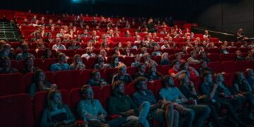 Alasan Saya Senang Nonton Film di Bioskop Sendirian, Lebih Fokus dan Bebas Pilih Film Sesuai Selera Mojok.co
