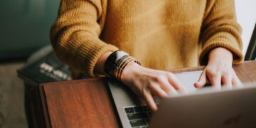 Dianggap Nggak Kompeten, Pengalaman Pahit Ibu Rumah Tangga yang Career Gap dan Ingin Kembali ke Dunia Kerja Mojok.co