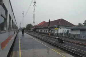Nasib Stasiun Karawang: Terasing di Rel Sendiri, Kalah Mentereng dari Stasiun Cikarang