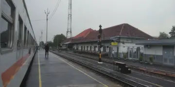 Nasib Stasiun Karawang: Terasing di Rel Sendiri, Kalah Mentereng dari Stasiun Cikarang