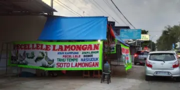 Spanduk tempat makan terdekat bikin pakai AI itu malah norak (Wikimedia Commons)