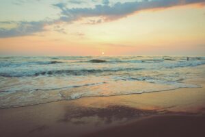 6 Pantai Tulungagung yang Memukau, tapi Menyimpan Bahaya bagi Wisatawan