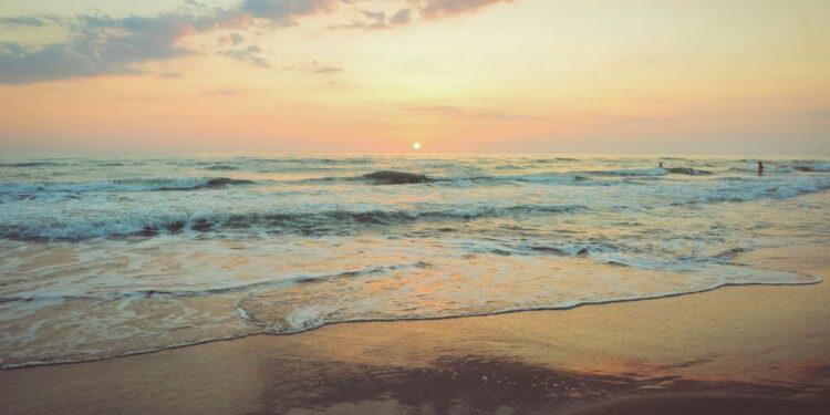 6 Pantai Tulungagung yang Memukau, tetapi Menyimpan Bahaya bagi Wisatawan Mojok.co