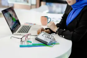 Perkuliahan Universitas Terbuka yang Fleksibel Tak Hanya Disukai Mahasiswa Pekerja, tapi Juga Perusahaan Pemberi Kerja