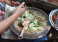 Orang Madura syok saat mengetahui rupa dan rasa gado-gado dari daerah lain Mojok.co