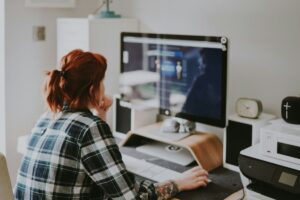 Orang-orang yang menjalani double job itu nggak serakah, mereka cuma mencoba bertahan ketika negara gagal menyejahterakan rakyatnya