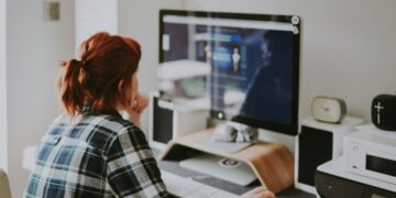 Orang-orang yang menjalani double job itu nggak serakah, mereka cuma mencoba bertahan ketika negara gagal menyejahterakan rakyatnya Mojok.co