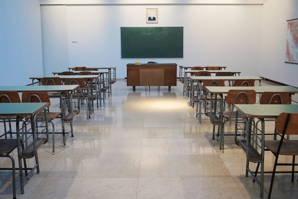 Orang tua masa kini lebih percaya sekolah swasta daripada sekolah negeri Mojok.co