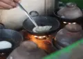 4 jajanan tradisional Bandung yang bikin orang Semarang gagal paham. Nama dan tampilan mirip, tapi rasanya jauh berbeda Mojok.co