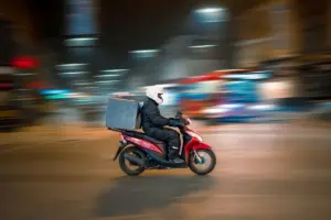 Niat beli makanan lewat layanan pesan antar ojol supaya praktis, eh berujung repot karena driver tak punya kembalian
