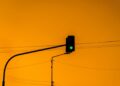 Simpang Tuwowo Surabaya pantas dijuluki lampu merah paling semrawut, kalahkan lampu merah Pegirian Mojok.co