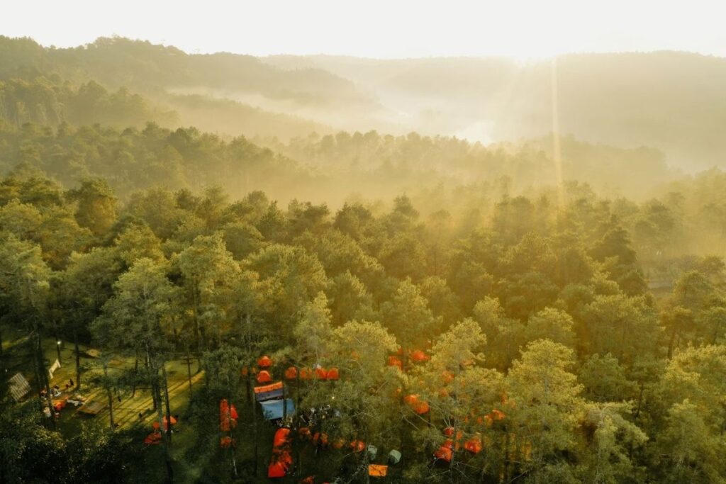 Akal-akalan pemandu yang bikin liburan di Lembang Bandung berakhir kecewa Mojok.co