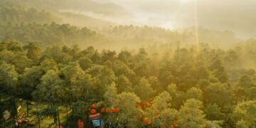 Akal-akalan pemandu yang bikin liburan di Lembang Bandung berakhir kecewa Mojok.co