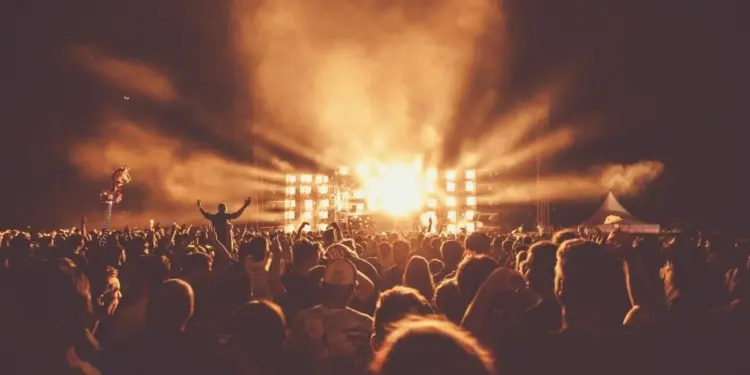 Menguak cara kerja dan cuan jasa war tiket konser yang mencapai jutaan rupiah Mojok.co