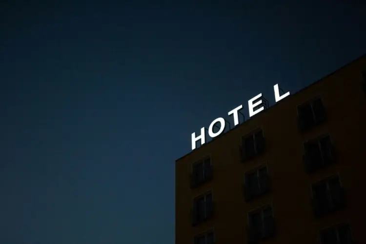 Trauma menginap di hotel murah Cikarang yang lebih cocok jadi tempat uji nyali daripada tempat bermalam Mojok.co