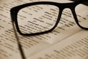 Menjadi Tutor Bahasa Inggris untuk Anak TK dan SD Membuat Saya Sadar, “Hello” Jauh Lebih Penting daripada “Open Your Book”