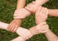 Malang pernah terkenal dengan solidaritas masyarakatnya yang tinggi. sayang, solidaritas itu kini bisa dengan mudah dibeli