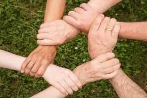 Malang pernah terkenal dengan solidaritas masyarakatnya yang tinggi. sayang, solidaritas itu kini bisa dengan mudah dibeli