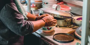 Culture Shock Anak Jombang Tinggal di Bogor: Makan Bubur Ayam Malam Hari Itu Aneh dan Nggak Kenyang!