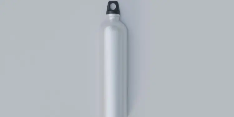 Saya kapok pakai tumbler mahal yang tahan panas dingin, mendingan tetap setia pakai botol Tupperware jadul kesayangan Ibu