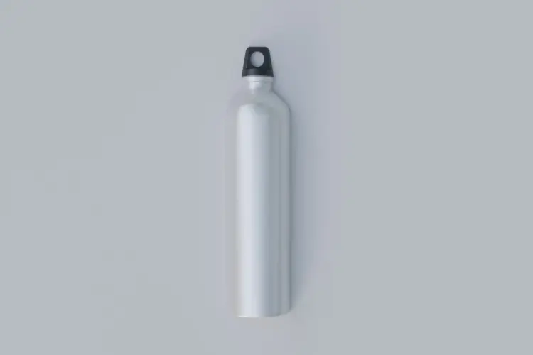 Saya kapok pakai tumbler mahal yang tahan panas dingin, mendingan tetap setia pakai botol Tupperware jadul kesayangan Ibu