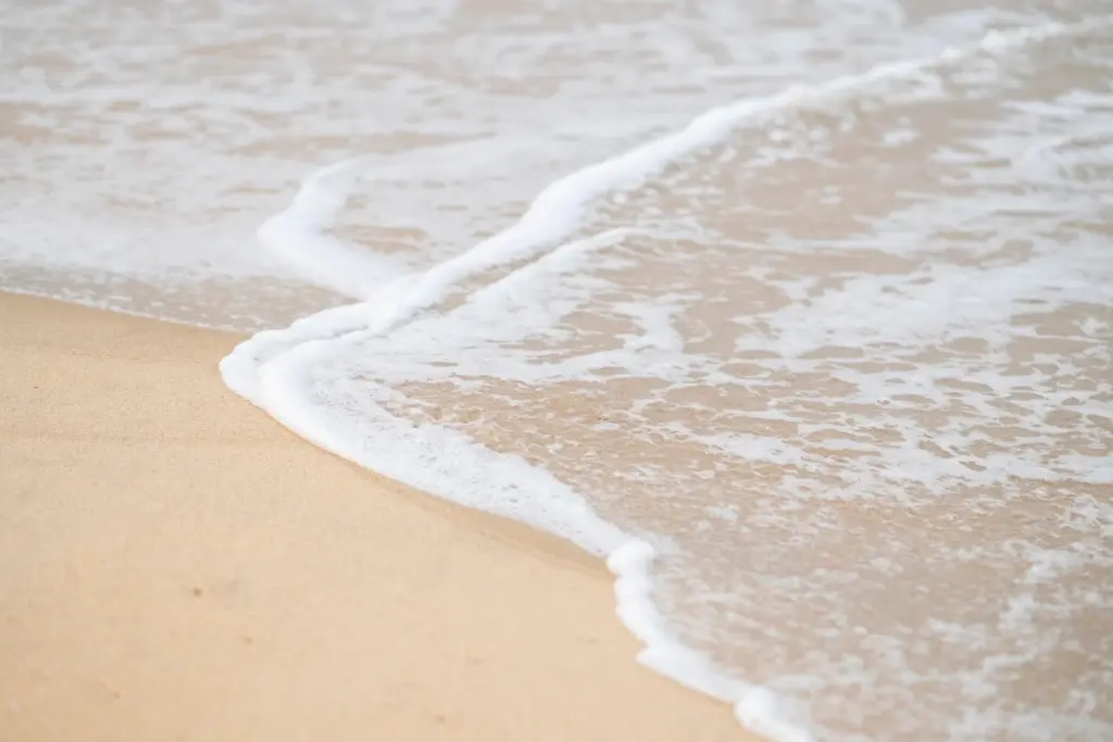 Pantai Semilir Tuban, Tetap Menawan di Tengah Kepungan Industri