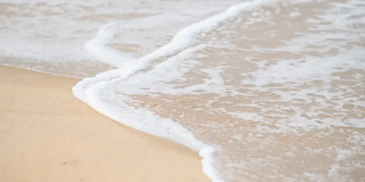 Pantai Semilir Tuban, Tetap Menawan di Tengah Kepungan Industri