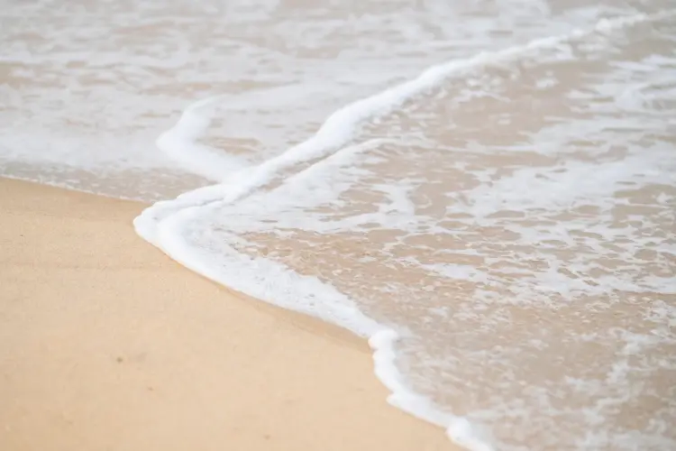 Pantai Semilir Tuban, Tetap Menawan di Tengah Kepungan Industri