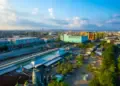 yang emosian jangan turun di Stasiun Pasar Turi Surabaya deh izin (Unsplash)