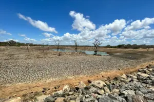 Bali bisa kehabisan air, tapi tenang, kolam vila masih penuh