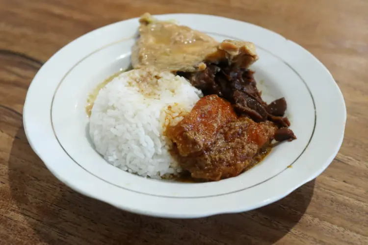 Gudeg Sagan duta gudeg Jogja untuk lidah-lidah yang skeptis (Wikimedia Commons)