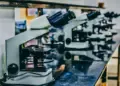 Kegelisahan peneliti BRIN tentang keripik, sepatu, dan genteng (Unsplash)