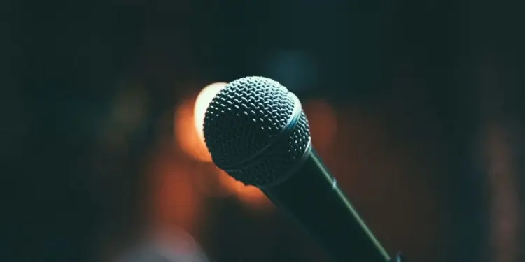 Dear Indosiar, terima kasih sudah menghibur ibu saya lewat acara dangdut D’Academy Mojok.co