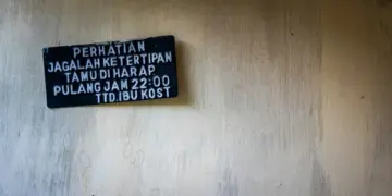 Pemilik kos nggak problematik, fasilitas yang seharusnya tercantum dalam brosur Mojok.co