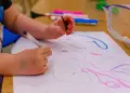 Membayangkan tiap kantor punya fasilitas daycare, hati orang tua pekerja pasti lebih tenang Mojok.co
