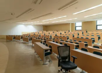Kerja sambil kuliah program Ekstensi UI mengubah cara pandang terhadap pekerjaan saya sebagai ASN Kementerian Mojok.co