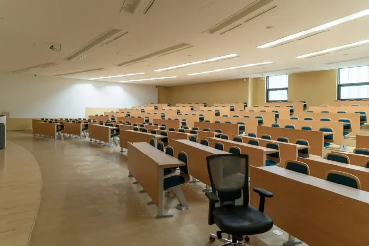 Kerja sambil kuliah program Ekstensi UI mengubah cara pandang terhadap pekerjaan saya sebagai ASN Kementerian Mojok.co