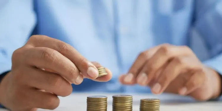 Orang dengan upah minimum seperti saya juga berhak self reward kecil-kecilan tanpa merasa bersalah, semua demi menjaga kewarasan Mojok.co