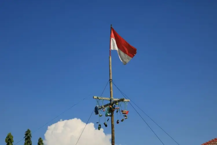 Bulan Agustus kebanyakan agenda, pekerja jadi kewalahan bagi waktu antara kerja dan kegiatan agustusan Terminal